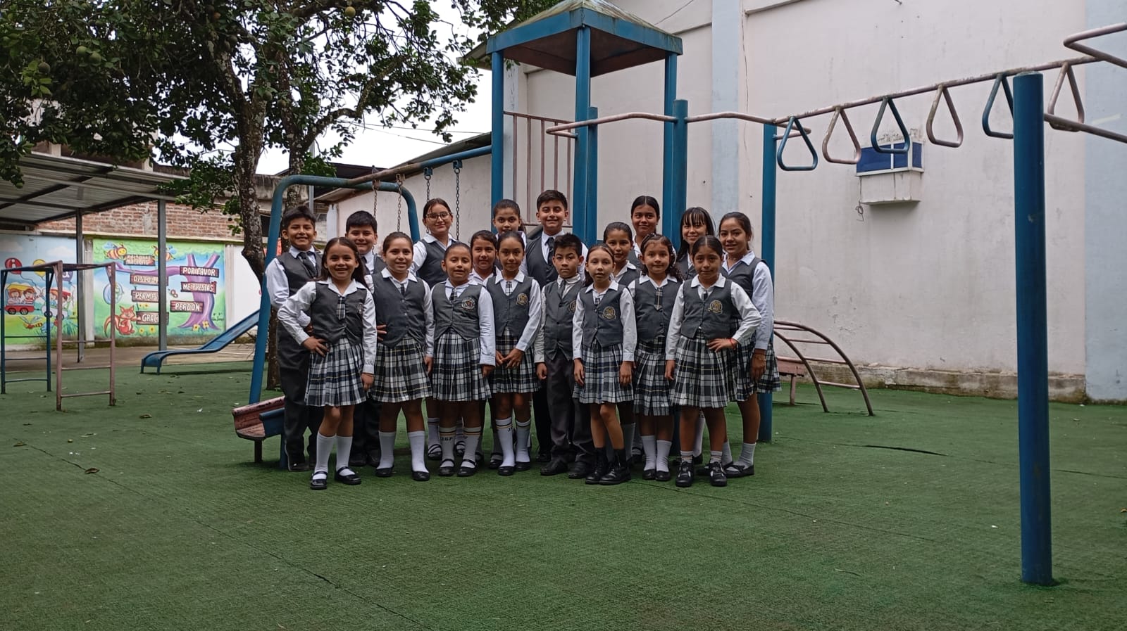 Alumnos felices en el aula